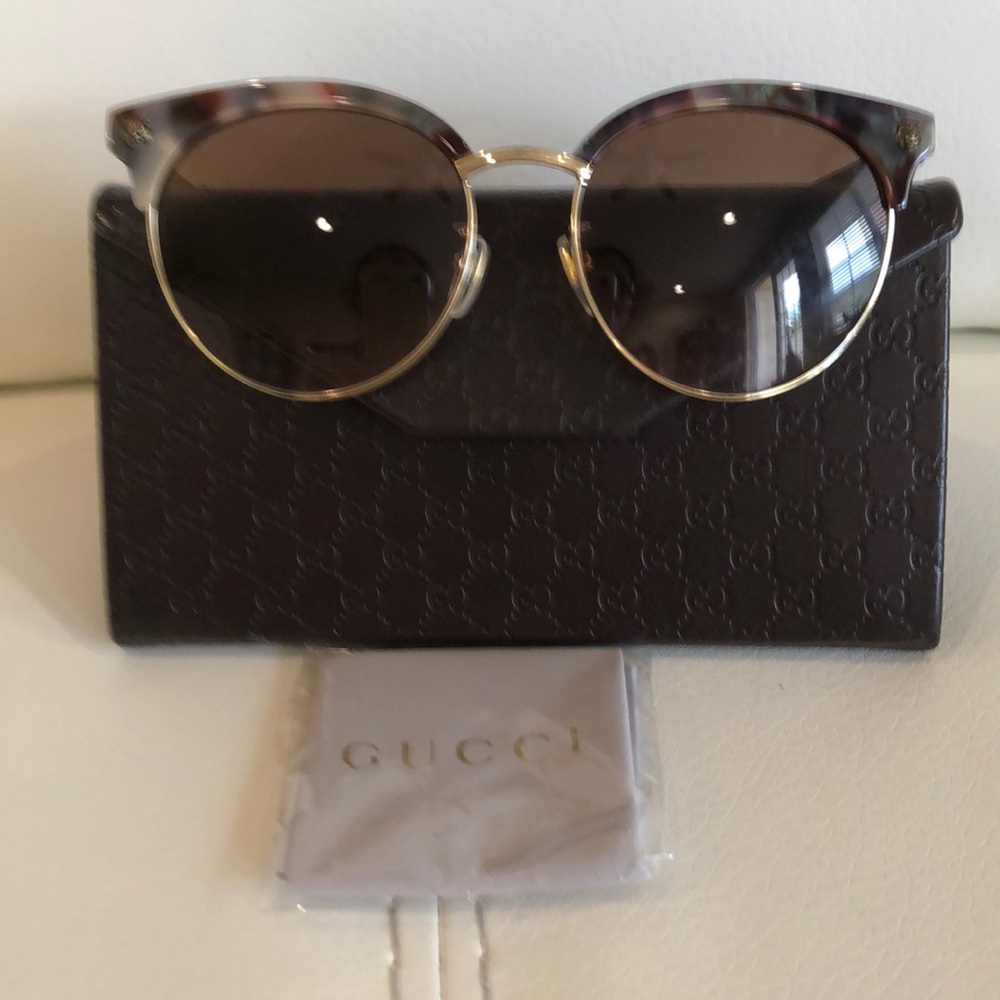 Gucci sunglasses 100 Percent authentic new